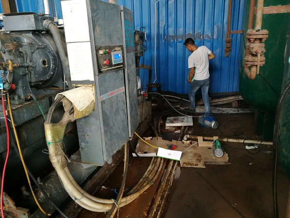 化工廠(chǎng)螺桿機查漏補漏加氟