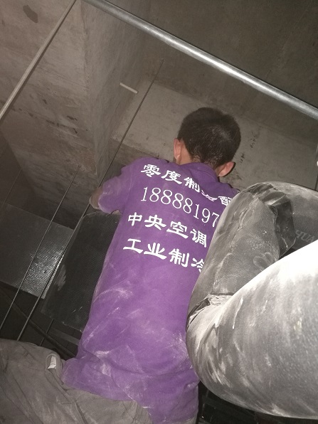 商場(chǎng)空調主機末端水管道堵塞維修